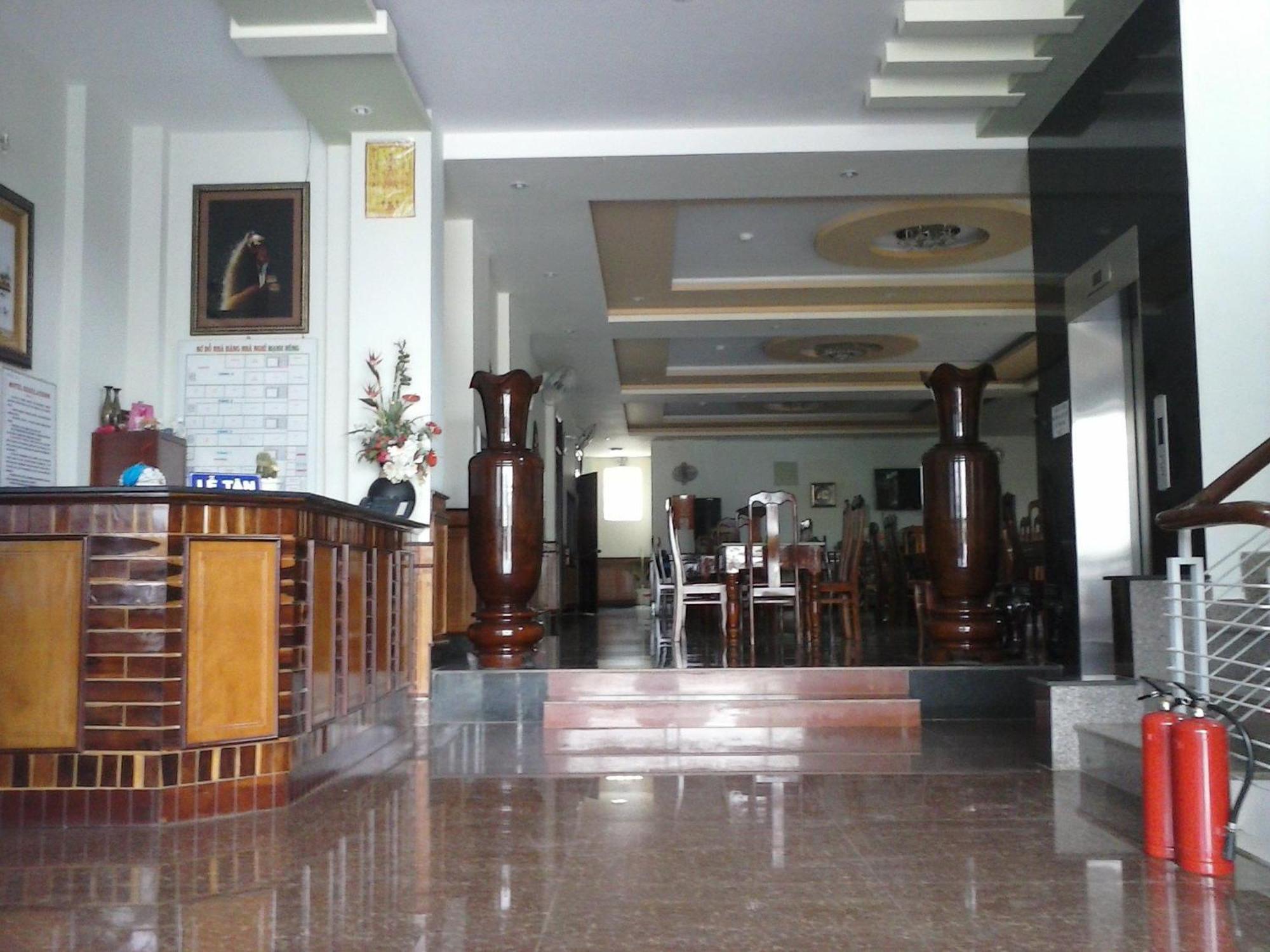 Manh Hung Hotel Buon Ma Thuot Buitenkant foto